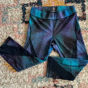 Shape crop athletic leggings